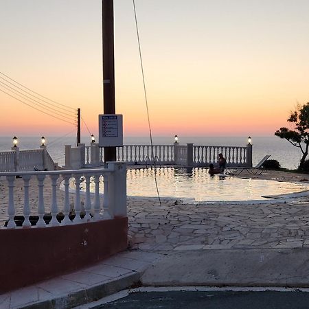 Serena Vacation Home Pomos Esterno foto